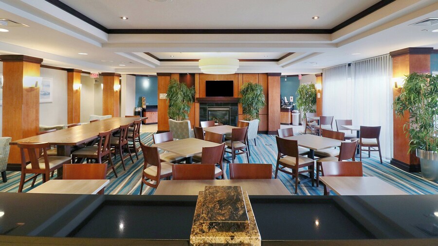 Fairfield Inn & Suites by Marriott Des Moines Airport