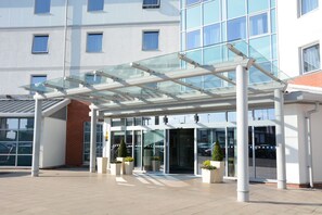 Exterior - Holiday Inn Express Leigh - Sports Village by IHG (Leigh)