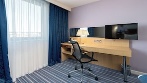 Standard Room with Free Hot Breakfast (bed type subject to availability) | Sábanas de algodón egipcio, escritorio, cortinas opacas