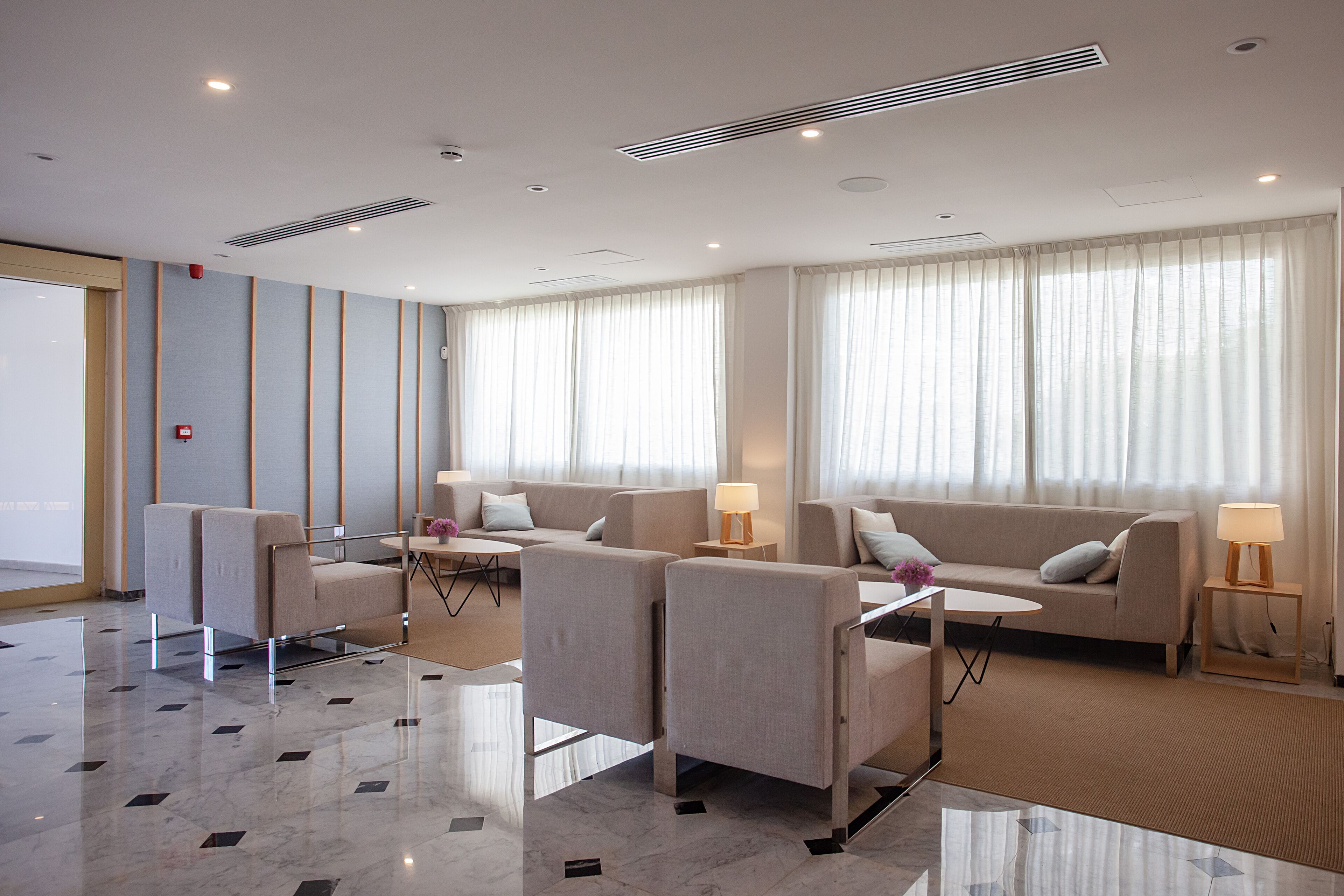 32-inch flat-screen tv with cable channels, tv