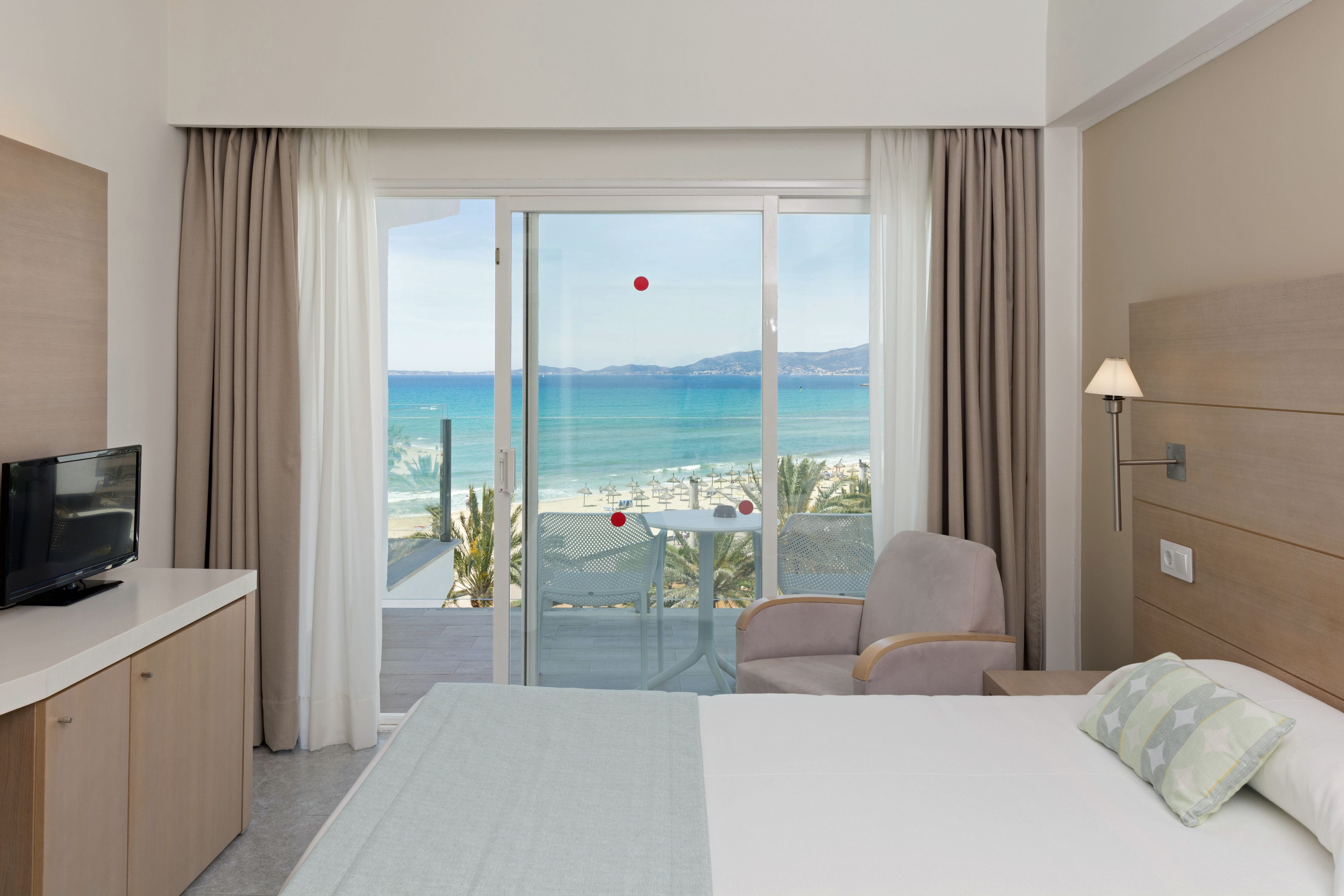 1 bedroom, in-room safe, desk, free wifi