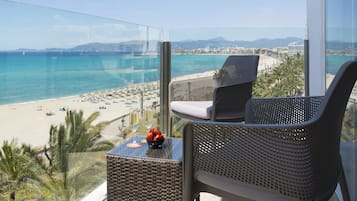 Suite, 1 chambre, balcon, vue mer | Coffres-forts dans les chambres, bureau, Wi-Fi gratuit, draps fournis