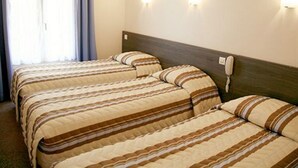 Triple Room | Soundproofing - Hotel de Nemours (Paris)