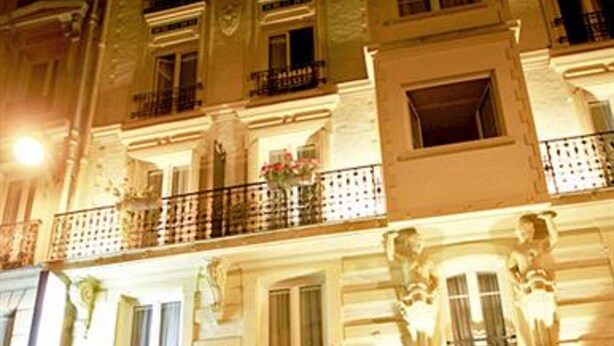 Front of property - Hotel de Nemours (Paris)
