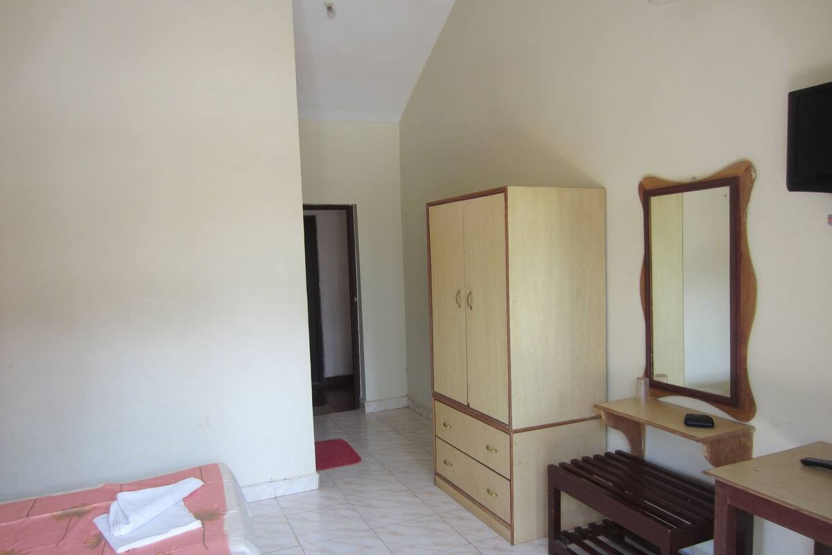 Standard Room, 1 Double Bed | Living room | TV