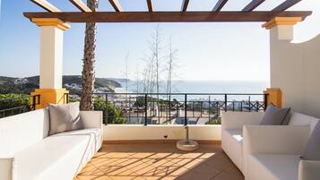 Apartamento, 2 habitaciones, vistas parciales al mar | Jardines del alojamiento