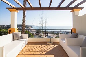 Appartement, 2 chambres, vue partielle sur la mer | Enceinte de l’hébergement