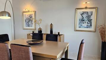 Apartment, 2 Bedrooms, Partial Sea View | Dining