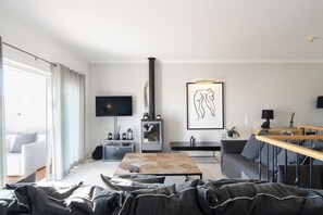 Apartment, 2 Bedrooms, Partial Sea View | Living area