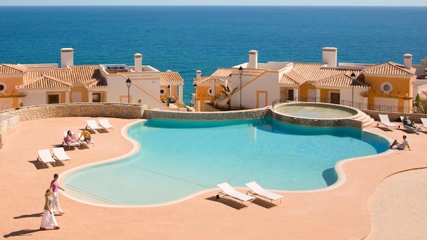 Outdoor pool, sun loungers - Apartamentos Turísticos The View (Vila do Bispo)