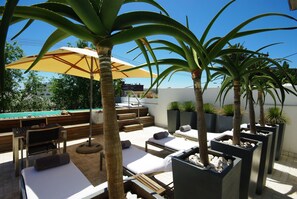 A rooftop lounge with sun loungers, a pool table, and a yellow umbrella. - DysART Boutique Hotel (Cape Town)