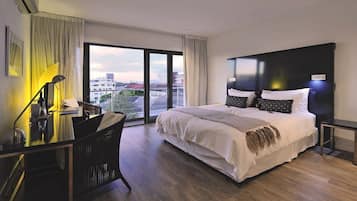 Habitación Deluxe doble, mirando al mar (ART) | Ropa de cama hipoalergénica, minibar, caja fuerte y escritorio