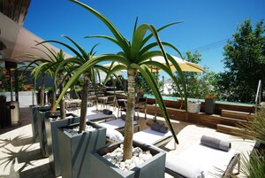 2 outdoor pools, pool umbrellas, pool loungers