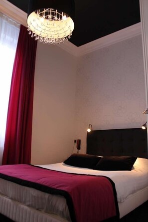 Coffres-forts dans les chambres, fer et planche à repasser