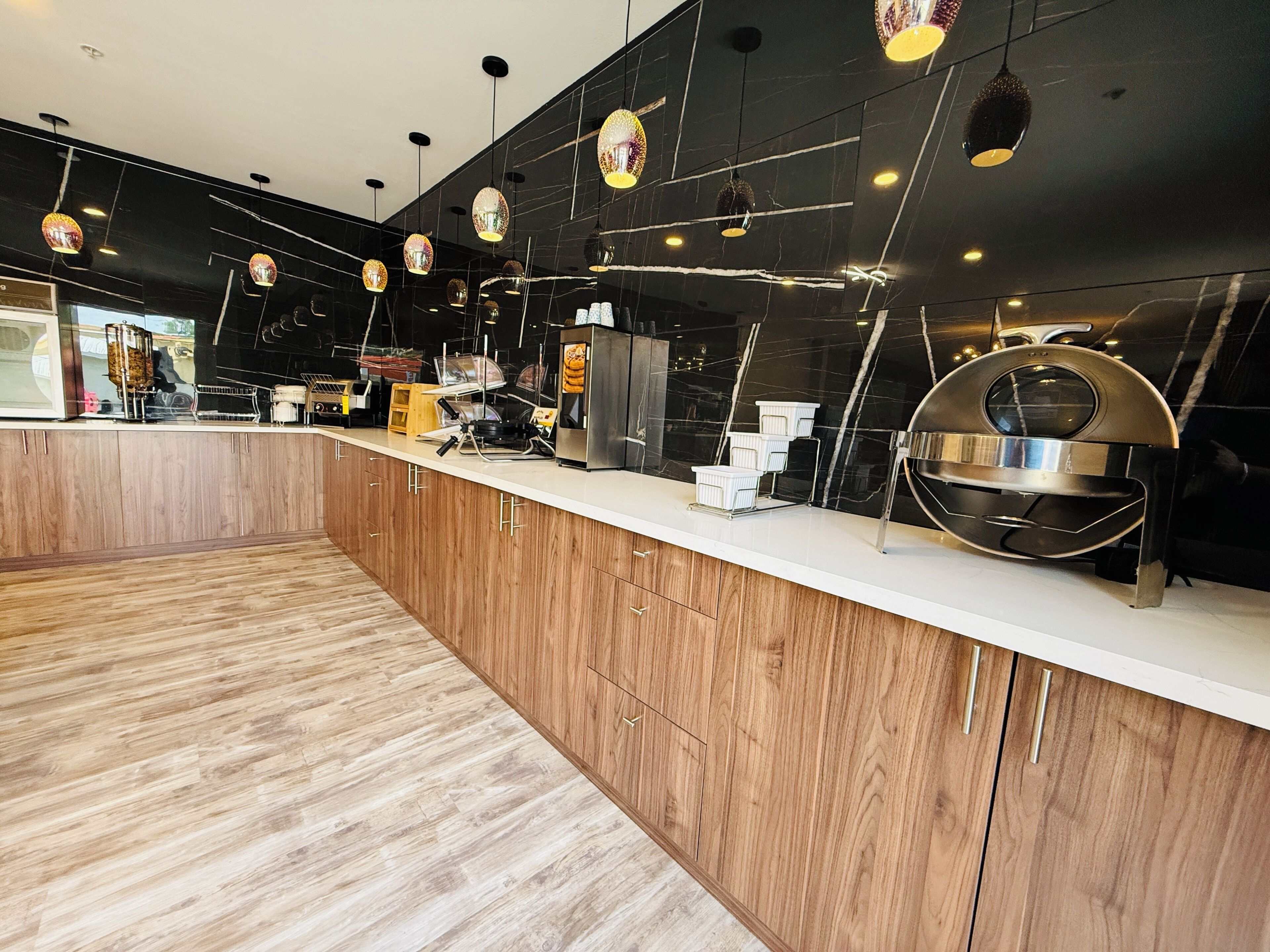 Café da manhã com buffet grátis todos os dias