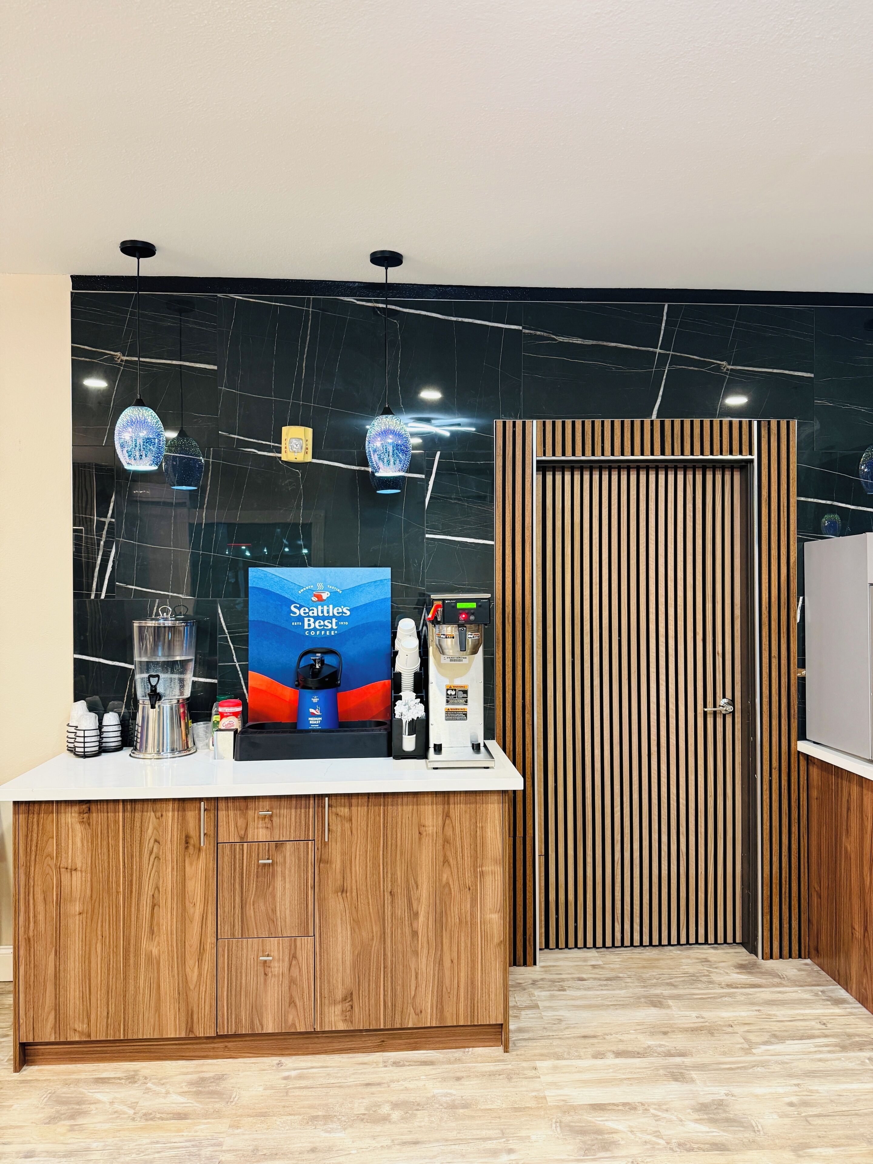 Café da manhã com buffet grátis todos os dias