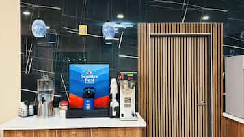 Café da manhã com buffet grátis todos os dias