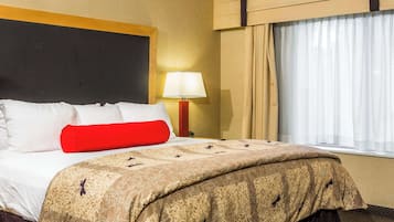 Schreibtisch, Verdunkelungsvorhänge, Bügeleisen/Bügelbrett