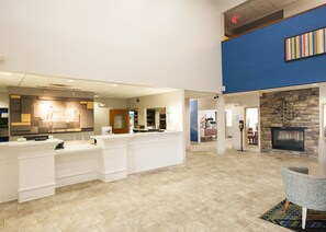 Lobby - Holiday Inn Express & Suites Waukegan by IHG (Waukegan)