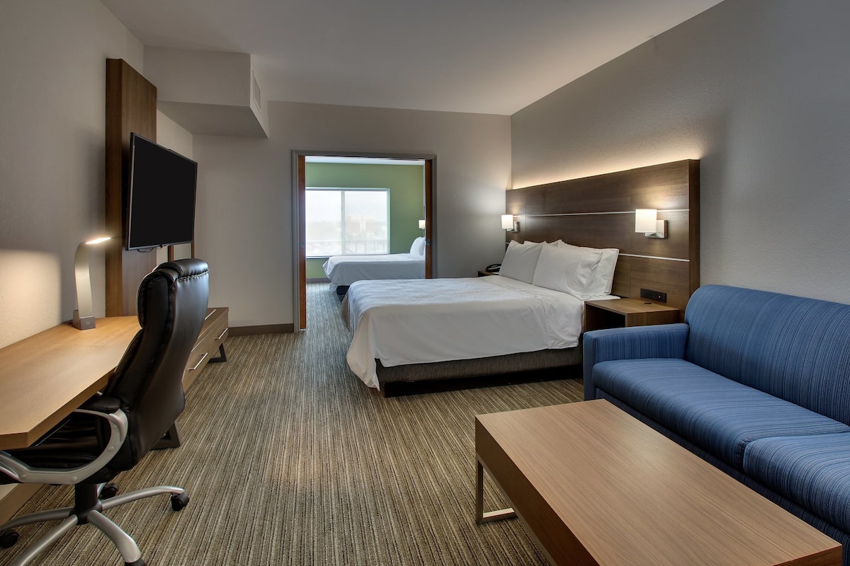 Suite, 1 Bedroom | In-room safe, desk, blackout curtains, iron/ironing board