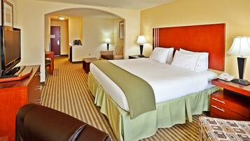 Tallelokero huoneessa, työpöytä, silitysrauta/-lauta, vauvansängyt