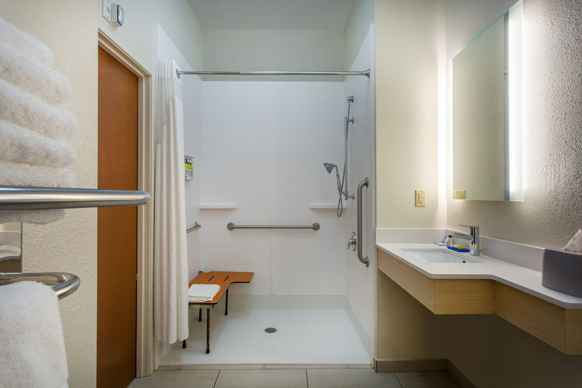 room, 1 king bed, accessible (comm, mobil, roll-in shower) | in-room safe, desk, laptop workspace, blackout curtains