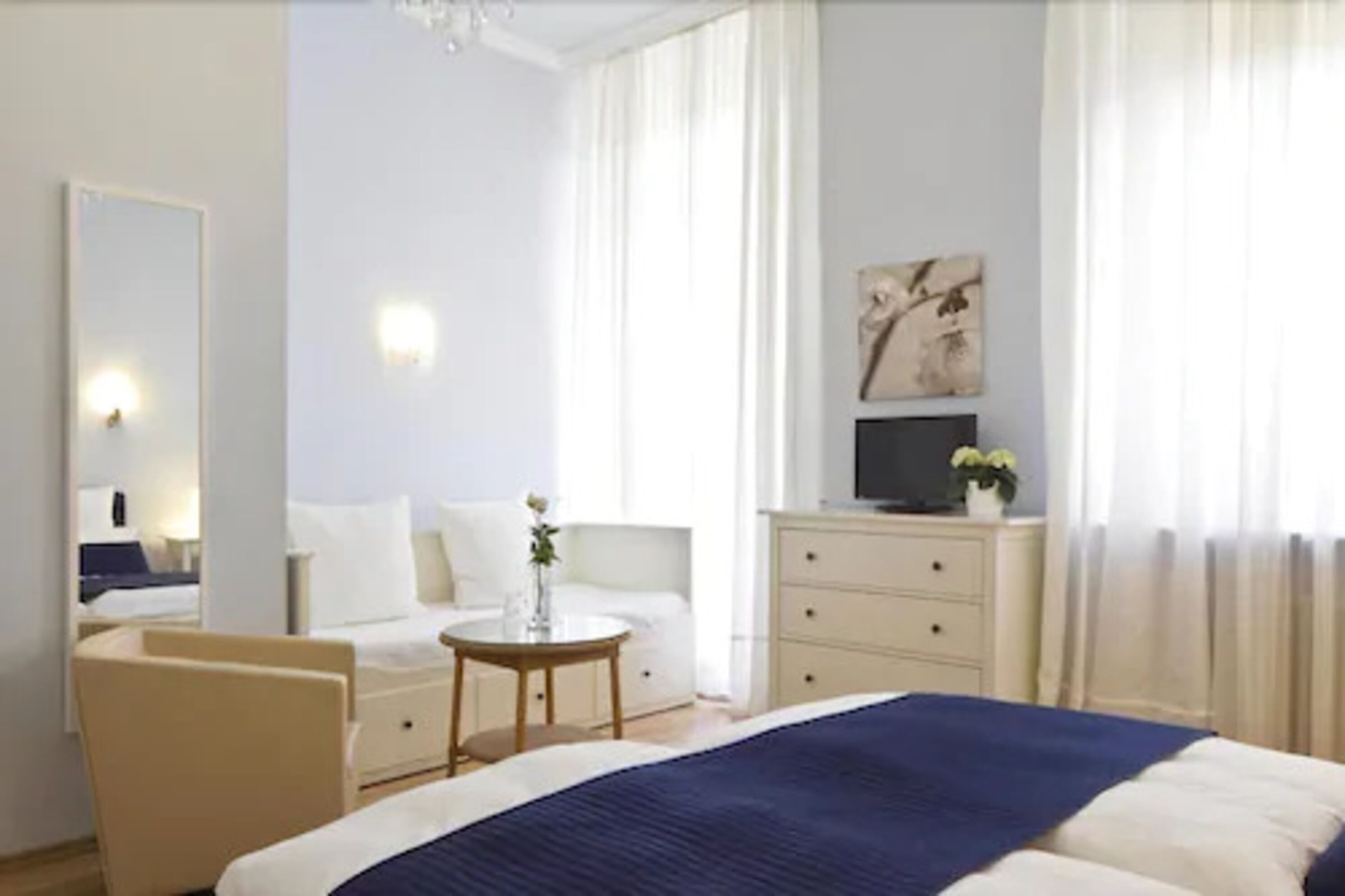 Dreibettzimmer | Zimmersafe, Schreibtisch, Bügeleisen/Bügelbrett, kostenlose Babybetten