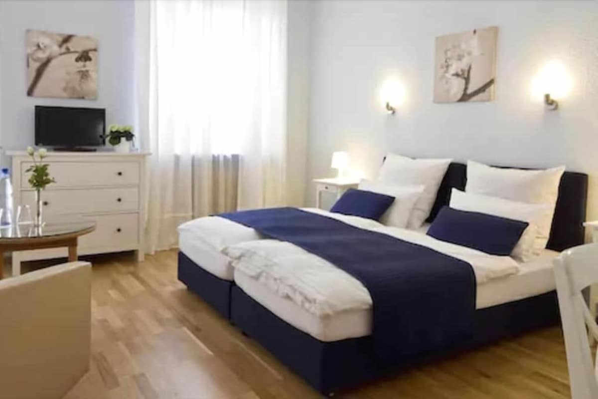 In-room safe, desk, iron/ironing board (on request), cribs (free)