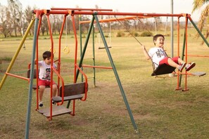 Zona de juegos infantil al aire libre