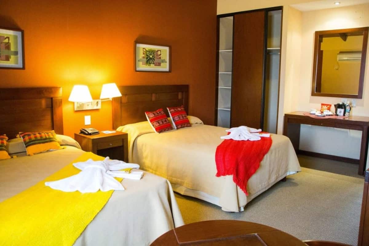 Chambre, 2 lits doubles | Minibar, coffre-fort, bureau, accĂšs au Wi-Fi (inclus)