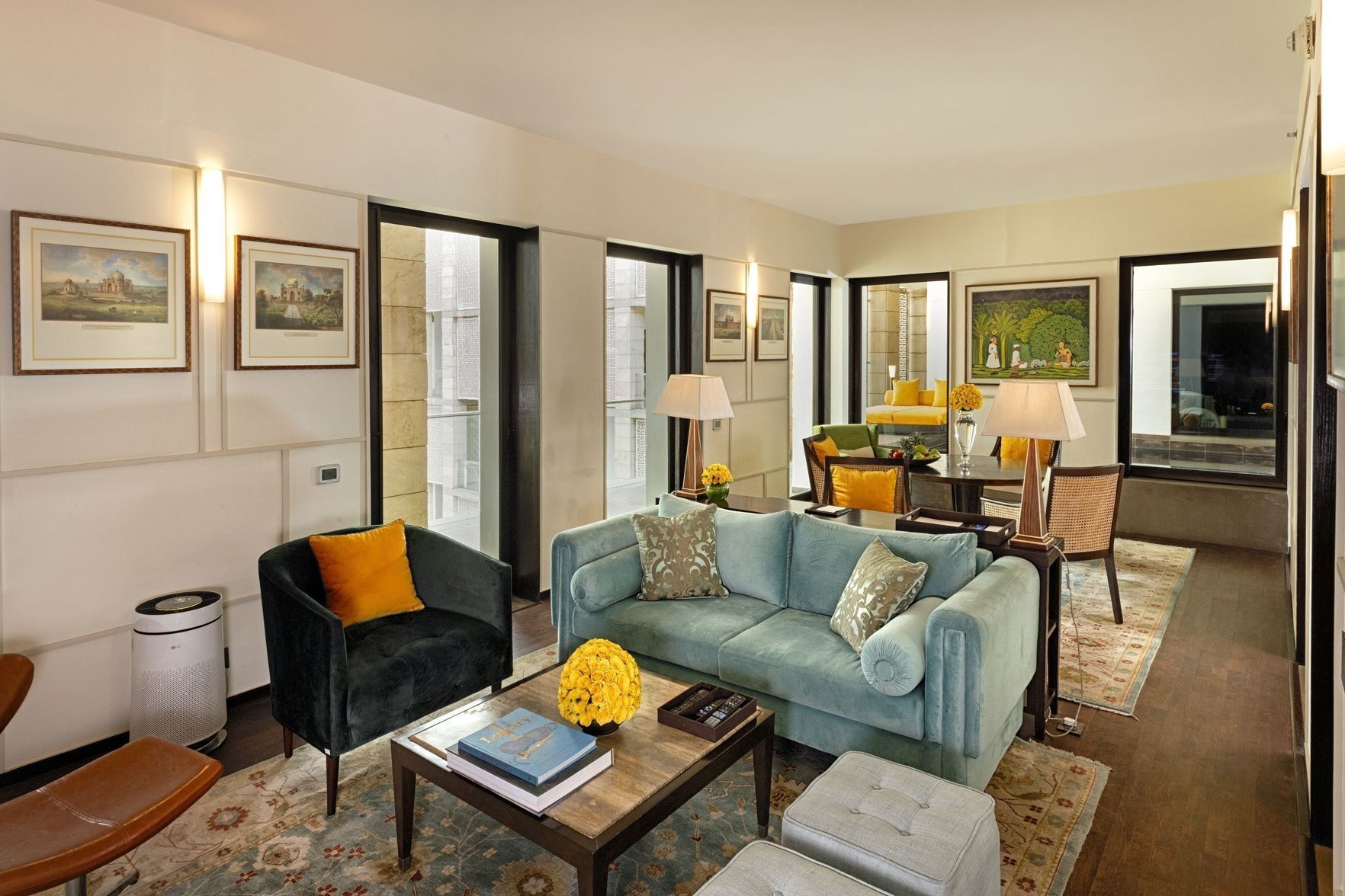 起居區 | 32-吋 LCD 液晶電視、數位頻道、電視、 DVD 播放機