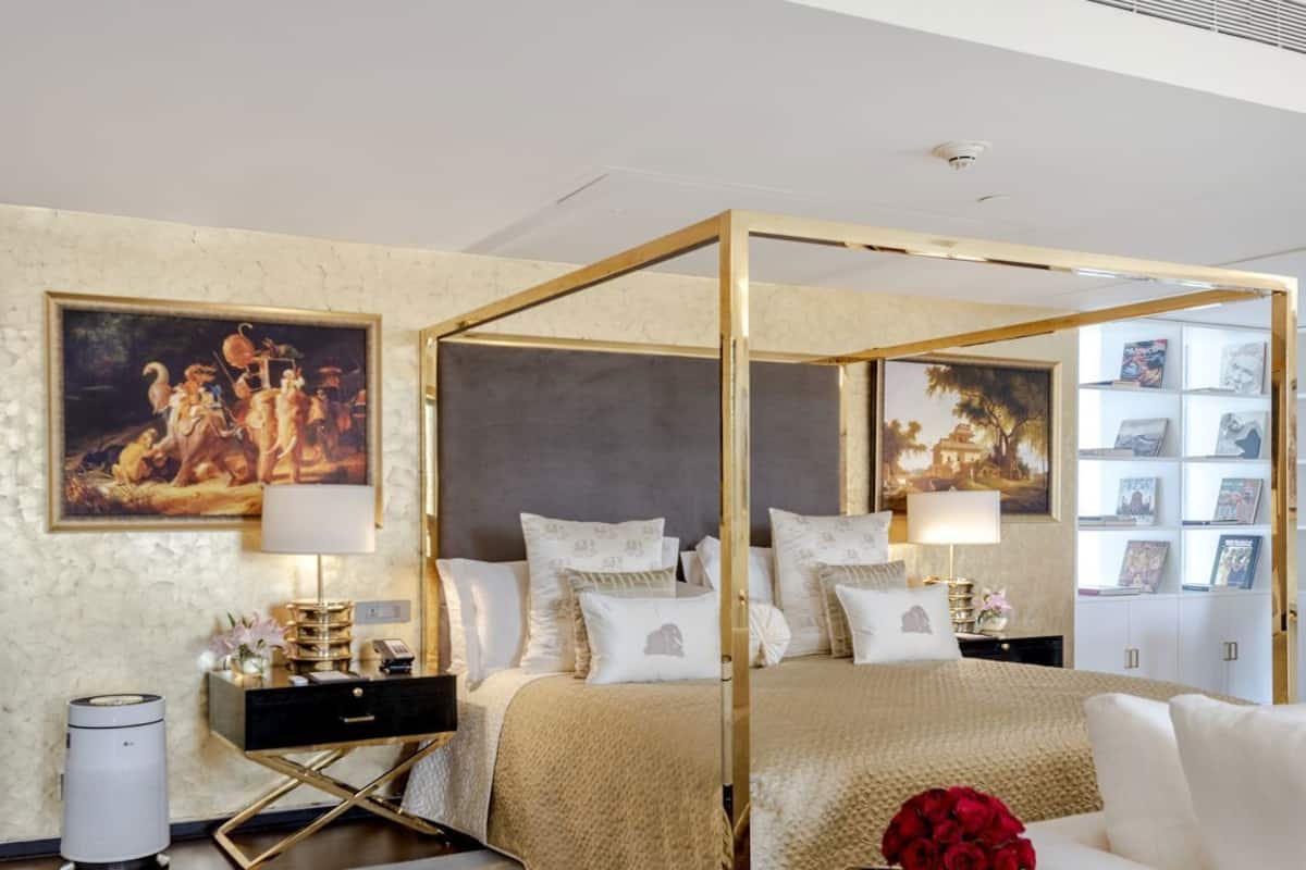 Egyptian cotton sheets, premium bedding, Tempur-Pedic beds, minibar