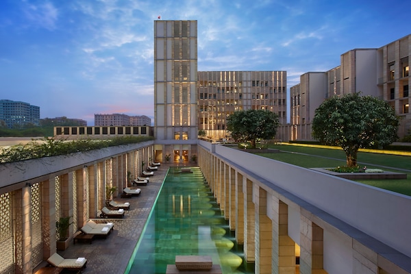 Outdoor pool, pool loungers, lifeguards on site