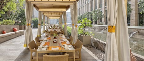 2 restaurants, breakfast, lunch, dinner served; Indian cuisine