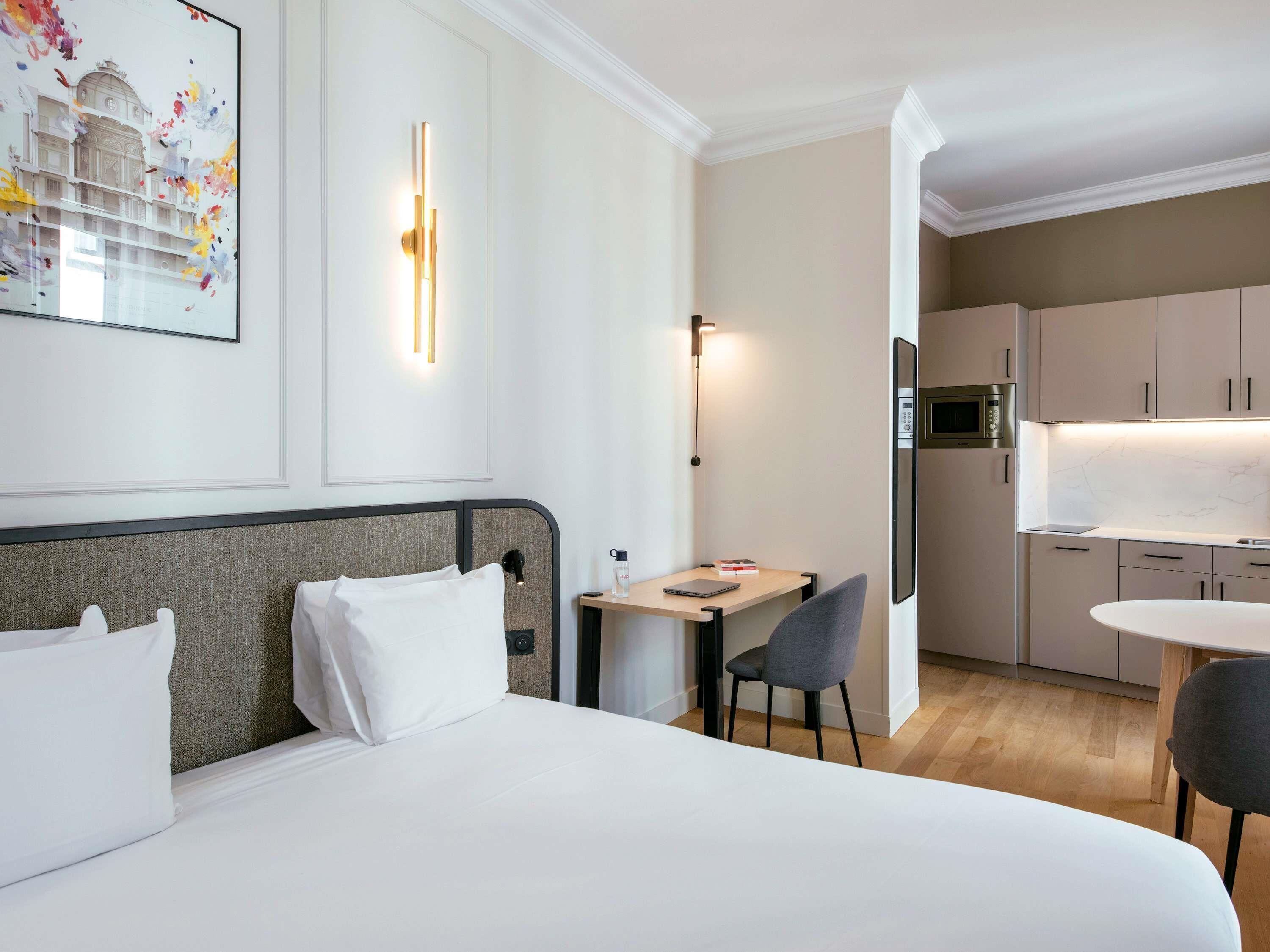 Studio – superior, 1 dobbeltseng (Large) | Safe på rommet, lydisolert, strykejern/-brett og barnesenger (inkludert)