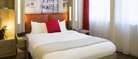 Studio, 1 Double Bed | Hypo-allergenic bedding available, in-room safe, desk, laptop workspace