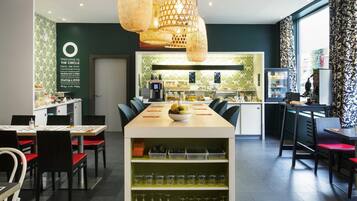 Daily continental breakfast (CHF 23 per person)