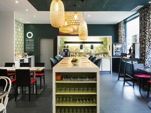 Daily continental breakfast (CHF 23 per person)