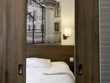 Apartamento, 1 habitación | Ropa de cama hipoalergénica, caja fuerte, escritorio. Aparthotel Adagio Basel City