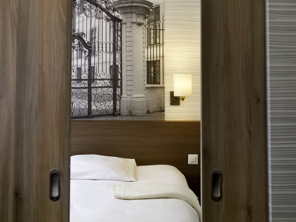 Apartment, 1 Bedroom | Hypo-allergenic bedding, in-room safe, desk, laptop workspace - Aparthotel Adagio Basel City (Basel)