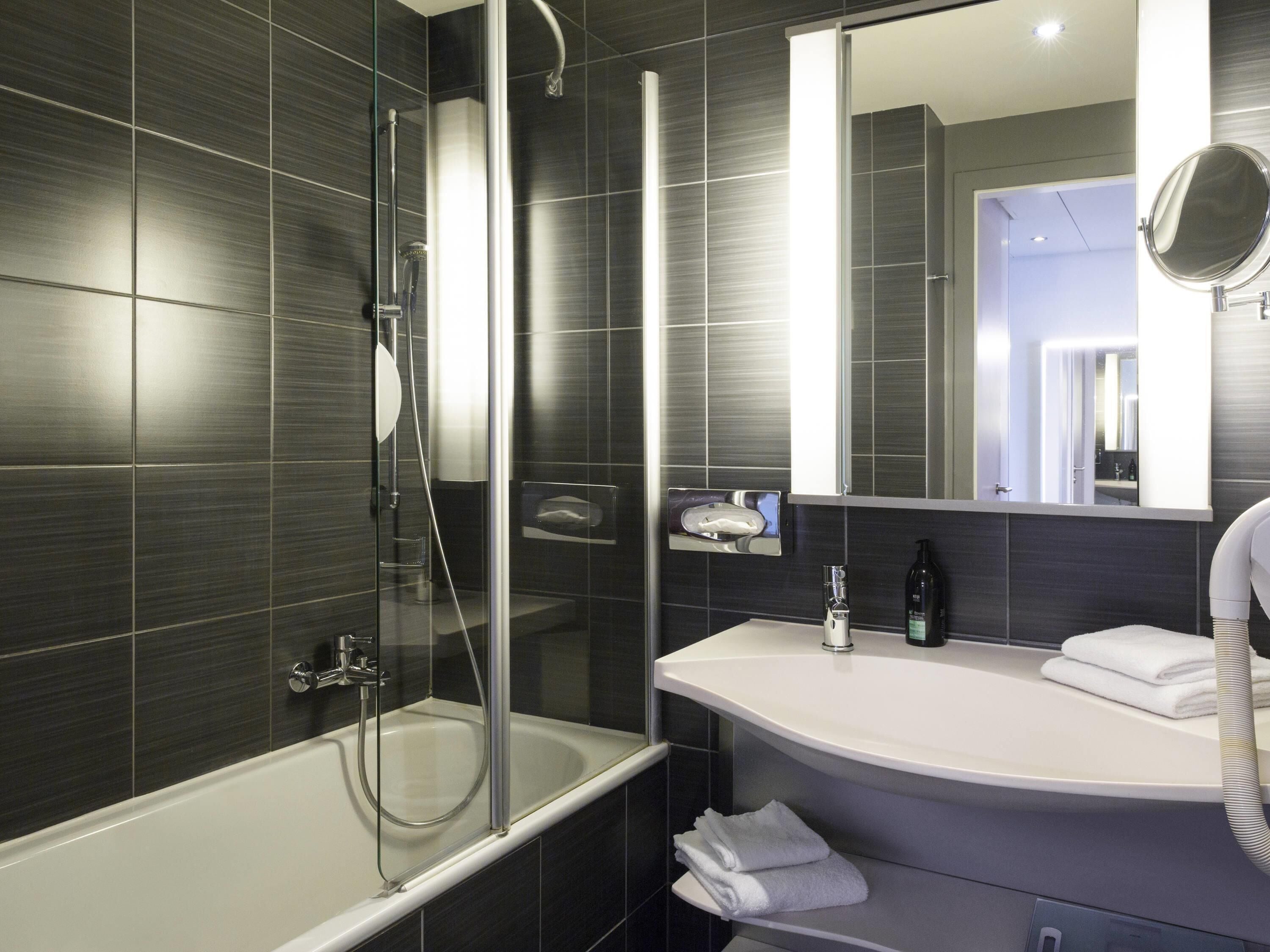 Superior appartement, 1 slaapkamer | Hypoallergeen beddengoed, een kluis op de kamer, een bureau