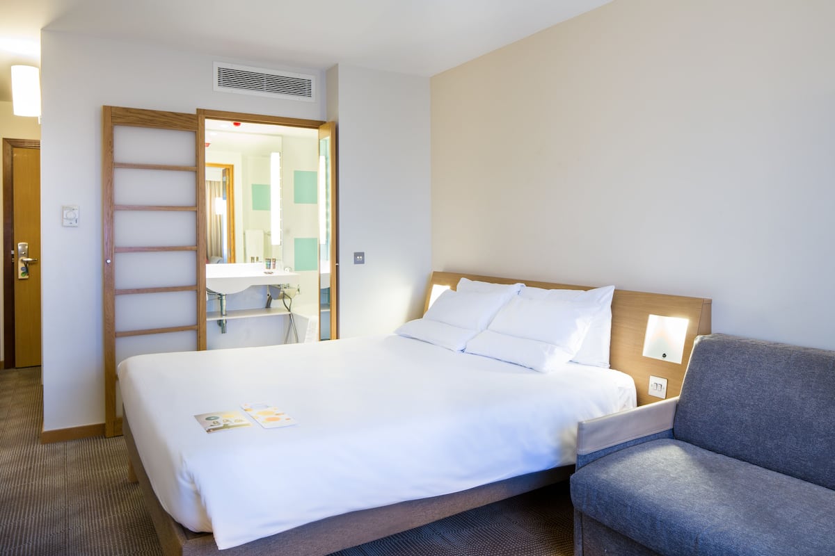 minibar, in-room safe, desk, soundproofing