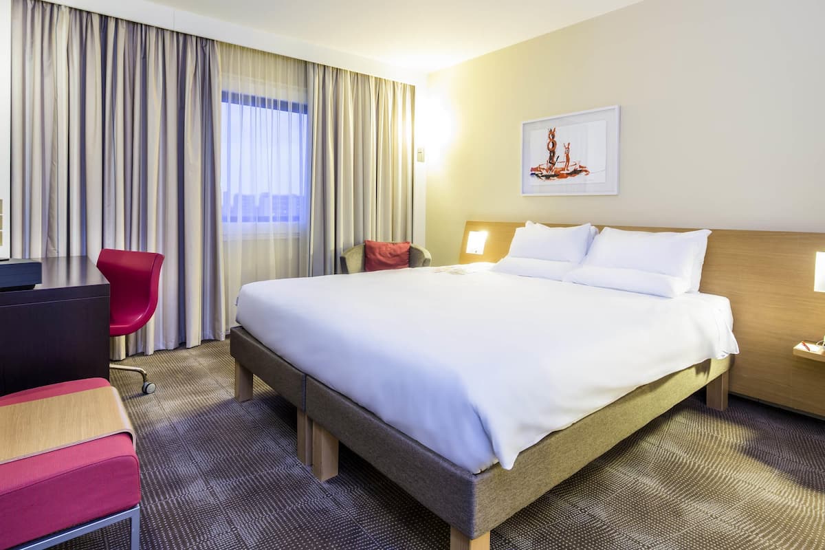 Minibar, in-room safe, desk, soundproofing