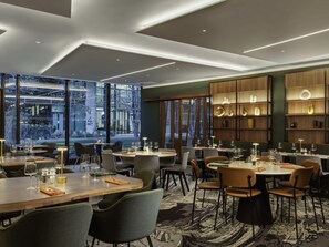 Breakfast, lunch and dinner served - Novotel London Paddington (London)
