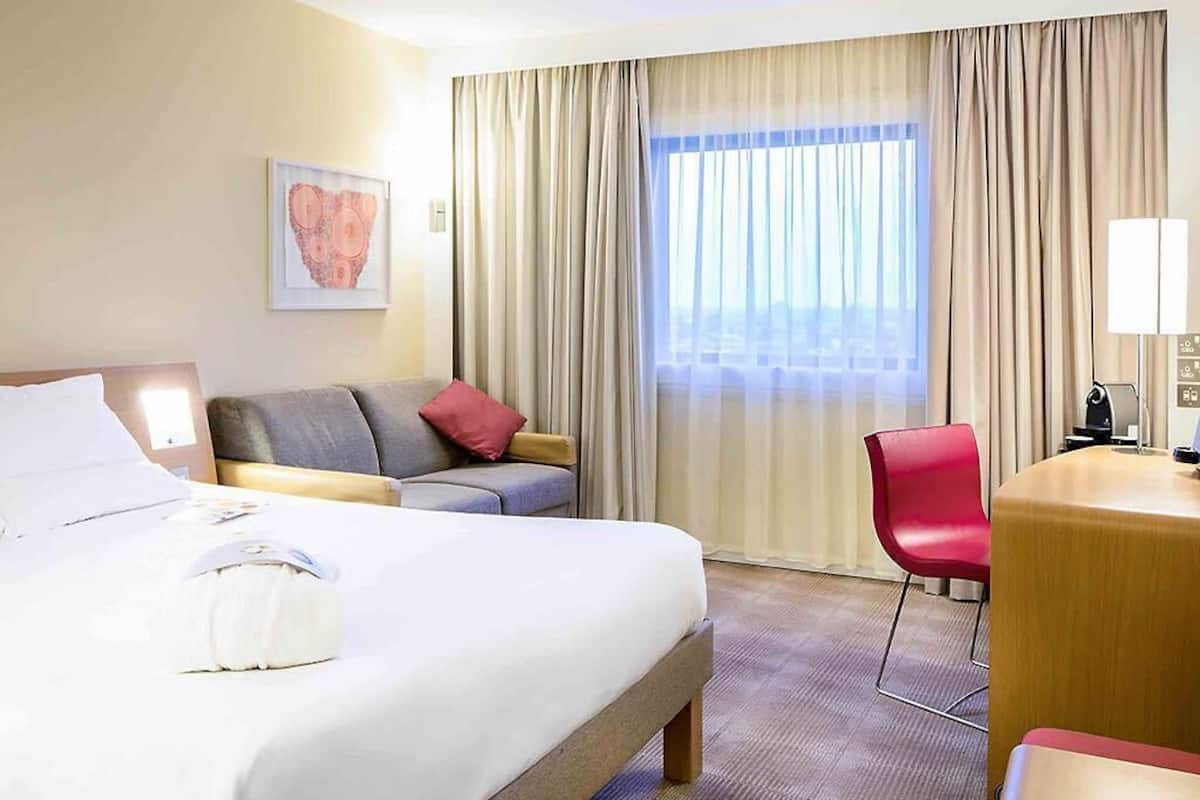 Executive Room, 1 Queen Bed with Sofa bed