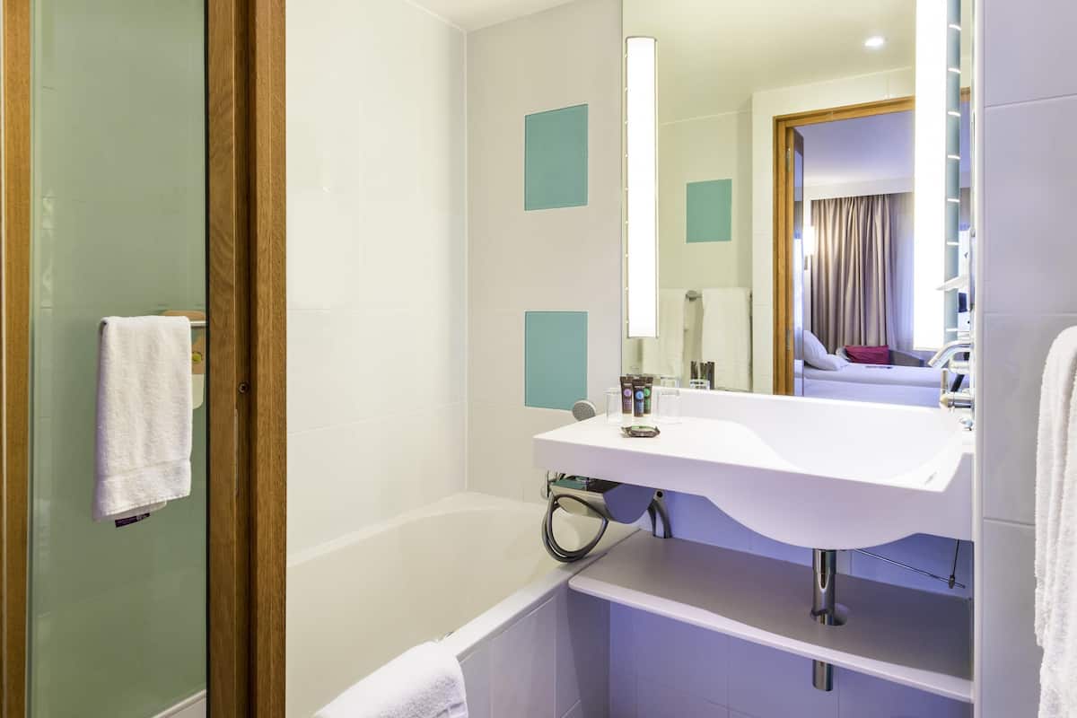 Minibar, in-room safe, desk, soundproofing