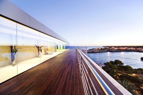 Terraza. Hotel JS Cape Colom - Adults Only