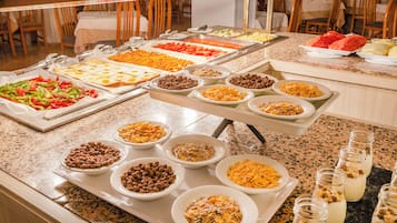 Tägliches Frühstücksbuffet gegen Gebühr