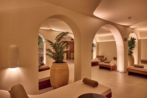 Salas de tratamiento para parejas, un sauna, baño turco