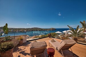 Minibar, wifi gratis y ropa de cama